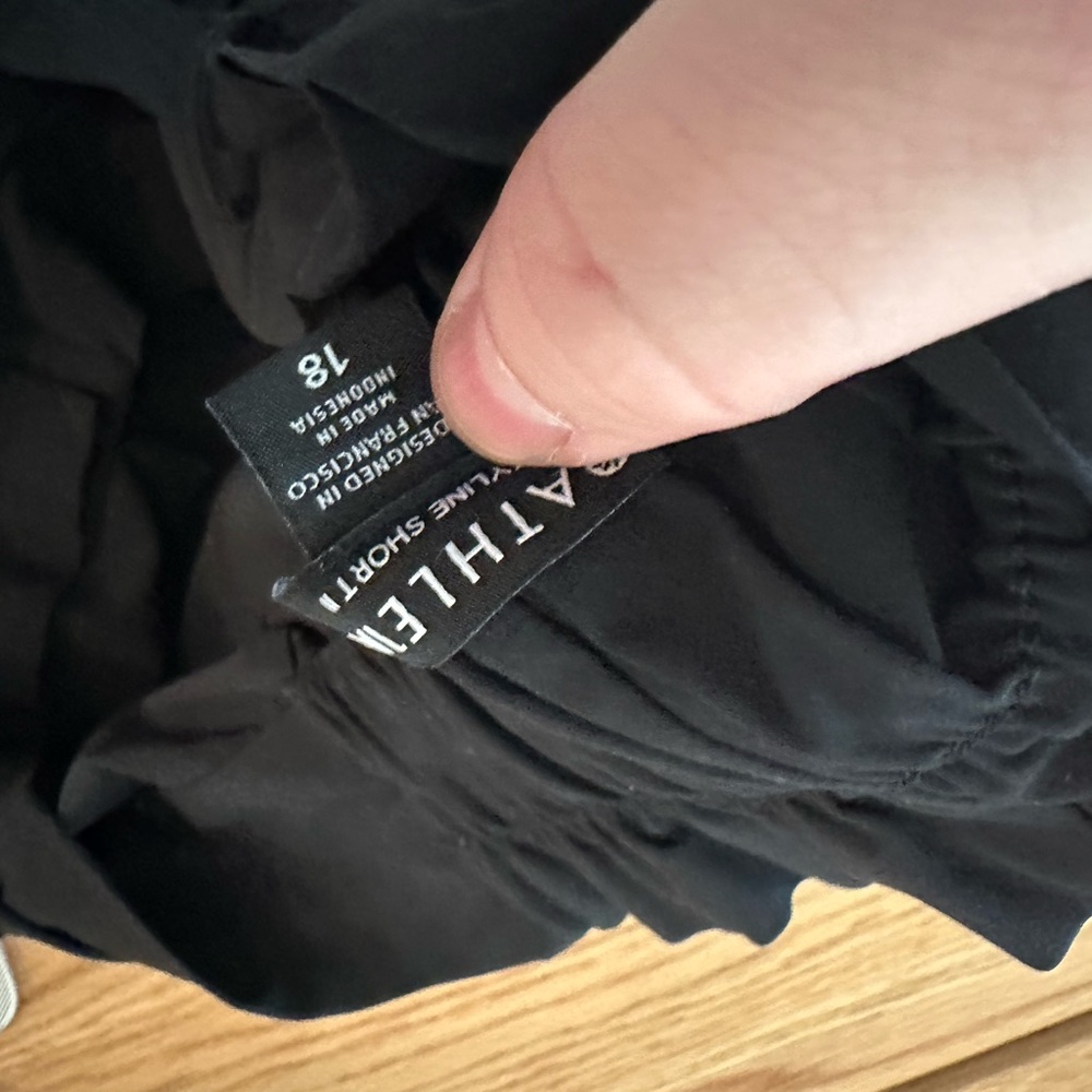Athleta Women’s Skyline Short II Black Size 18 - Picture 3 of 5